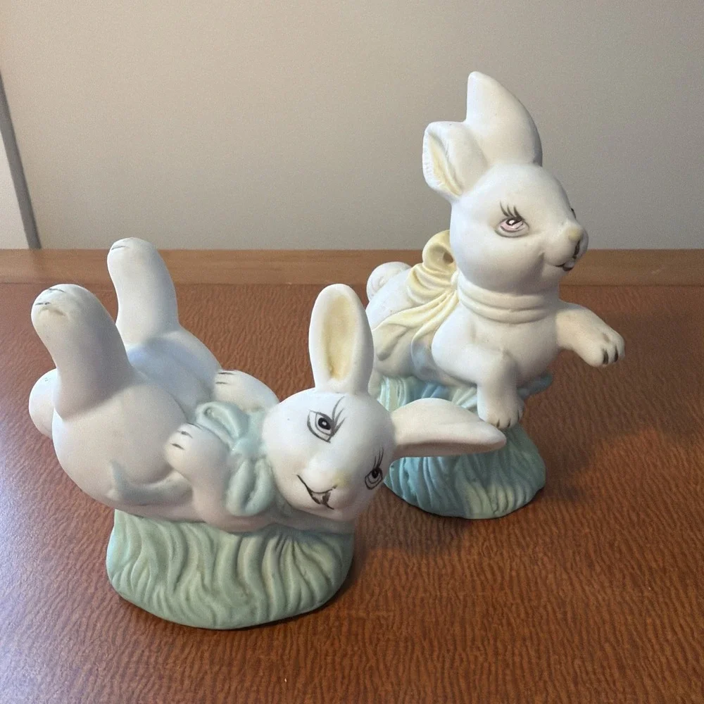 Vtg Set Of 2 White Bunny Figurines For Spring Easter Playful Green/Yellow Bows